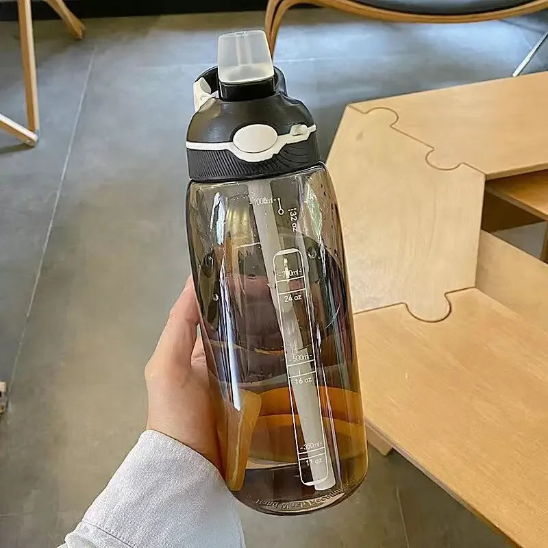 Sportdrinkfles 1L met Rietje – BPA-vrij Tritan
